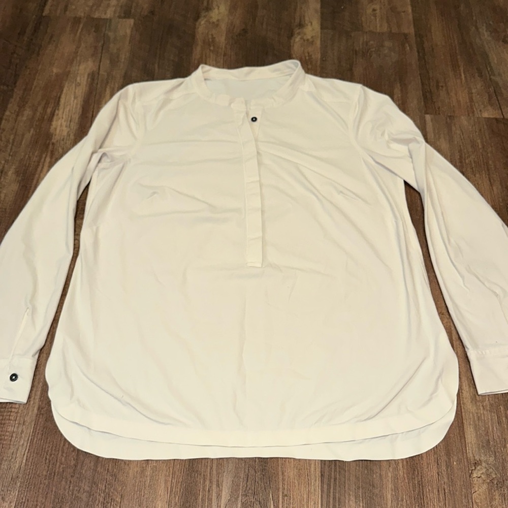 Lululemon Get It On Blouse Angel Wing cream long‎ sleeve 1/4 button